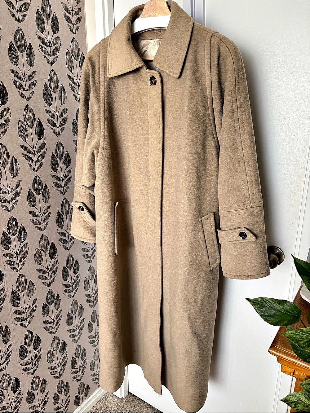 Wool Cashmere Coat in Beige Taupe